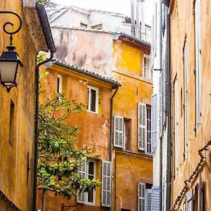 Au Coeur D'aix Avec Balcon Et Parking Appartement